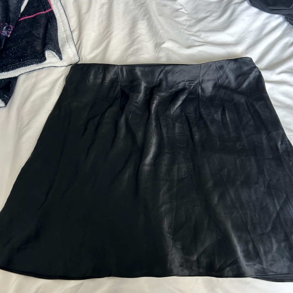 Quince 100% Washable Silk Mini Skirt - Picture 2 of 4